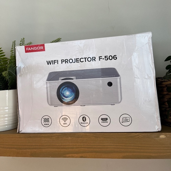 Fangor Wifi Projector F-506. - Picture 1 of 6